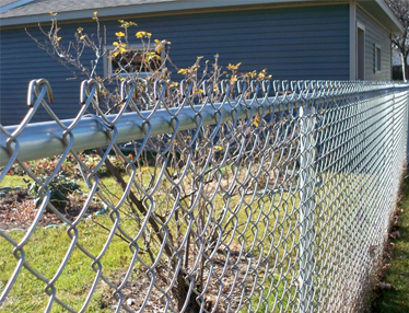 How to Properly Clean And Maintain a Chain Link Fence?